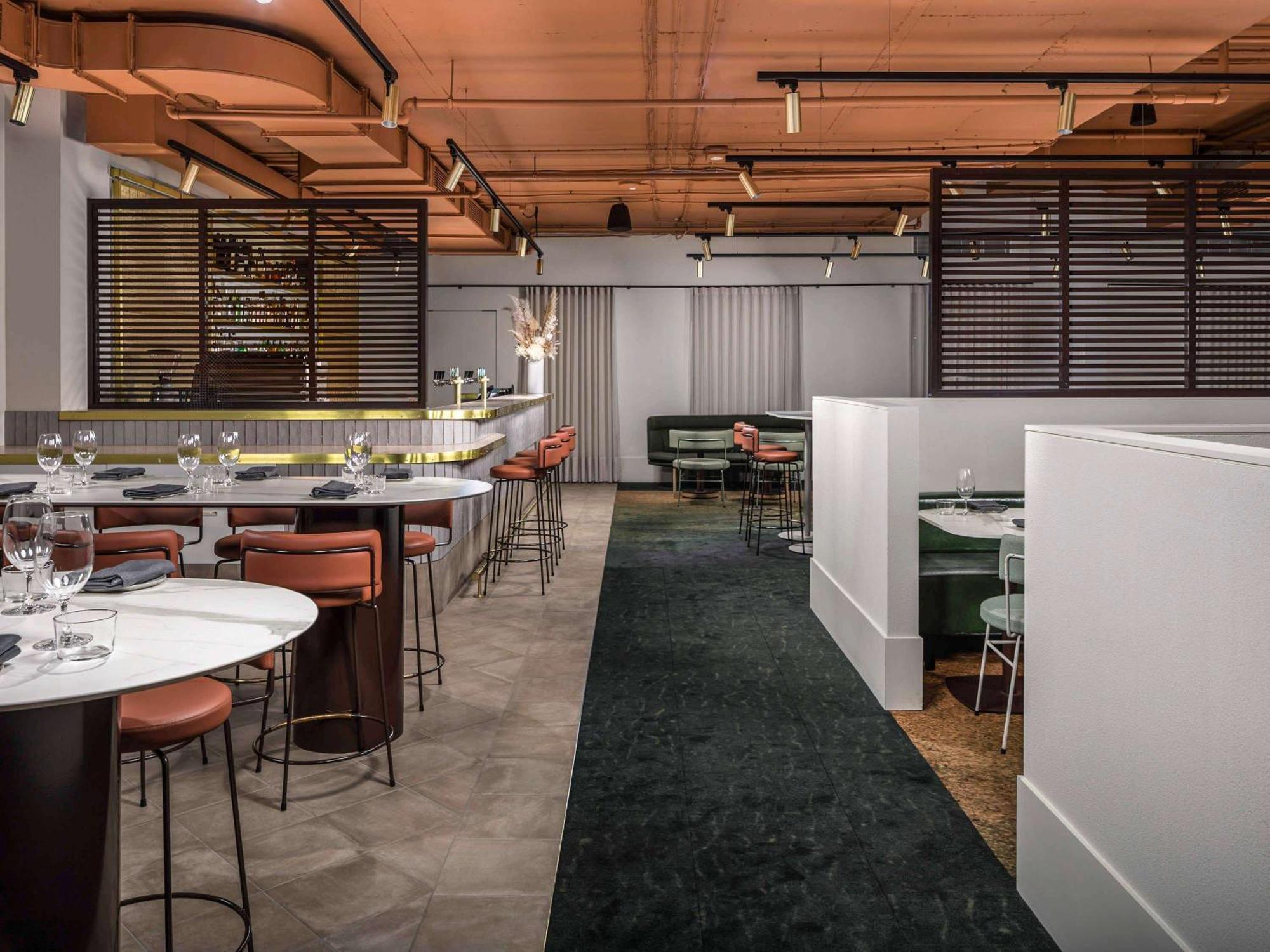 Pullman Melbourne City Centre Экстерьер фото Interior of the restaurant